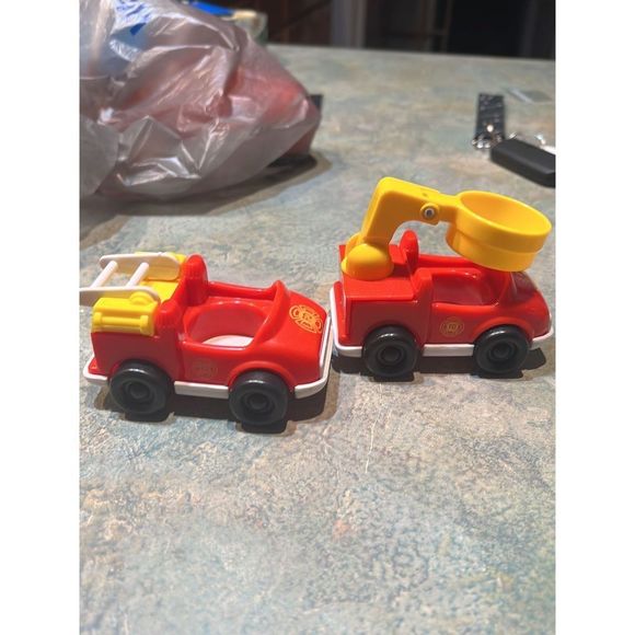 Vintageb90s Shelcore Toys Tow Truck Driver Fireman Set Of 2 Play Figures Vintage - Picture 3 of 3